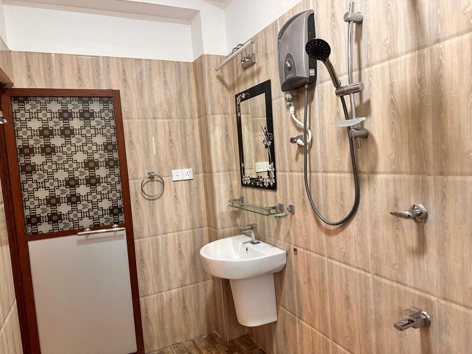 Holiday Villa تريكونامالاي المظهر الخارجي الصورة