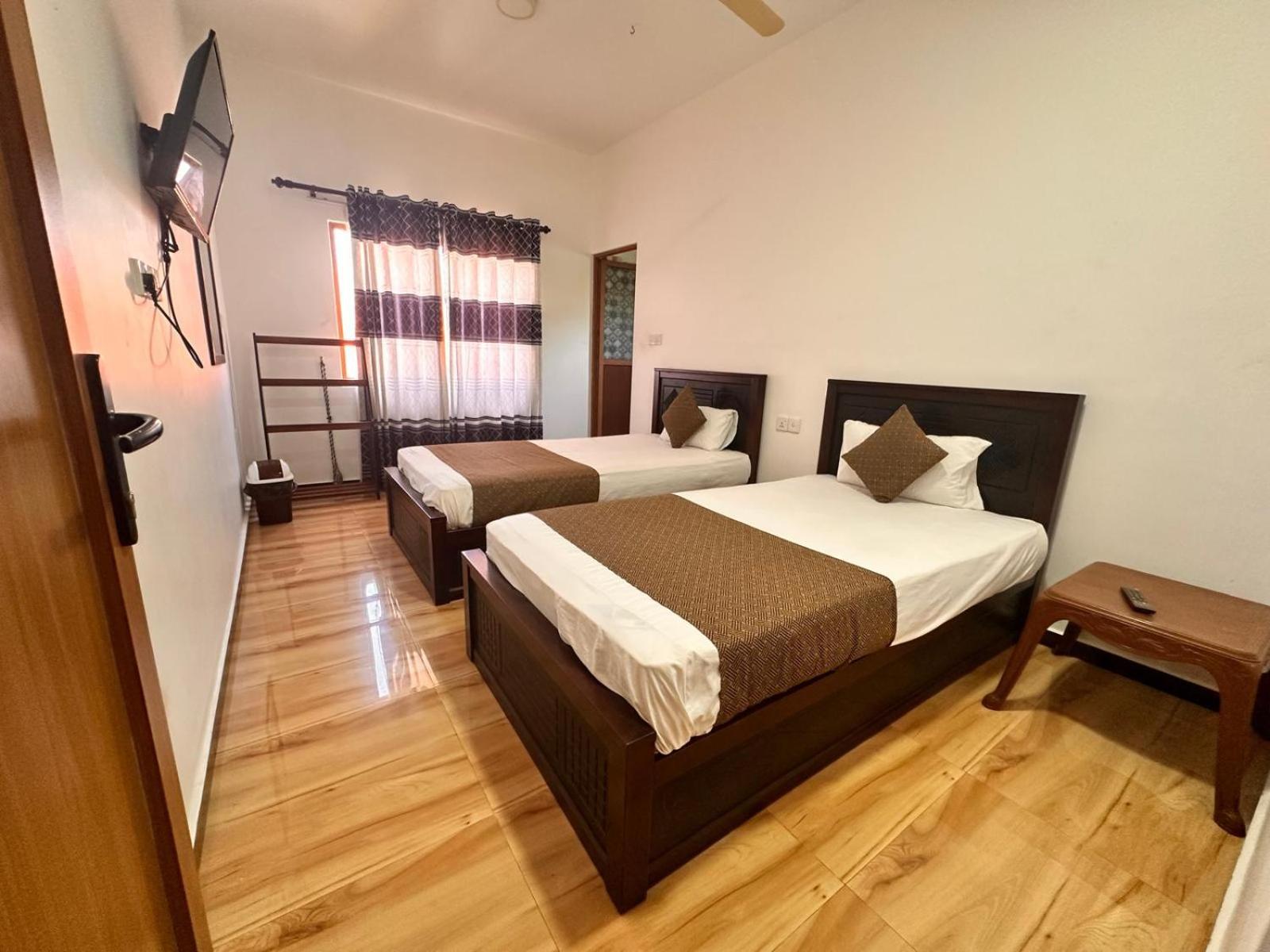 Holiday Villa تريكونامالاي المظهر الخارجي الصورة