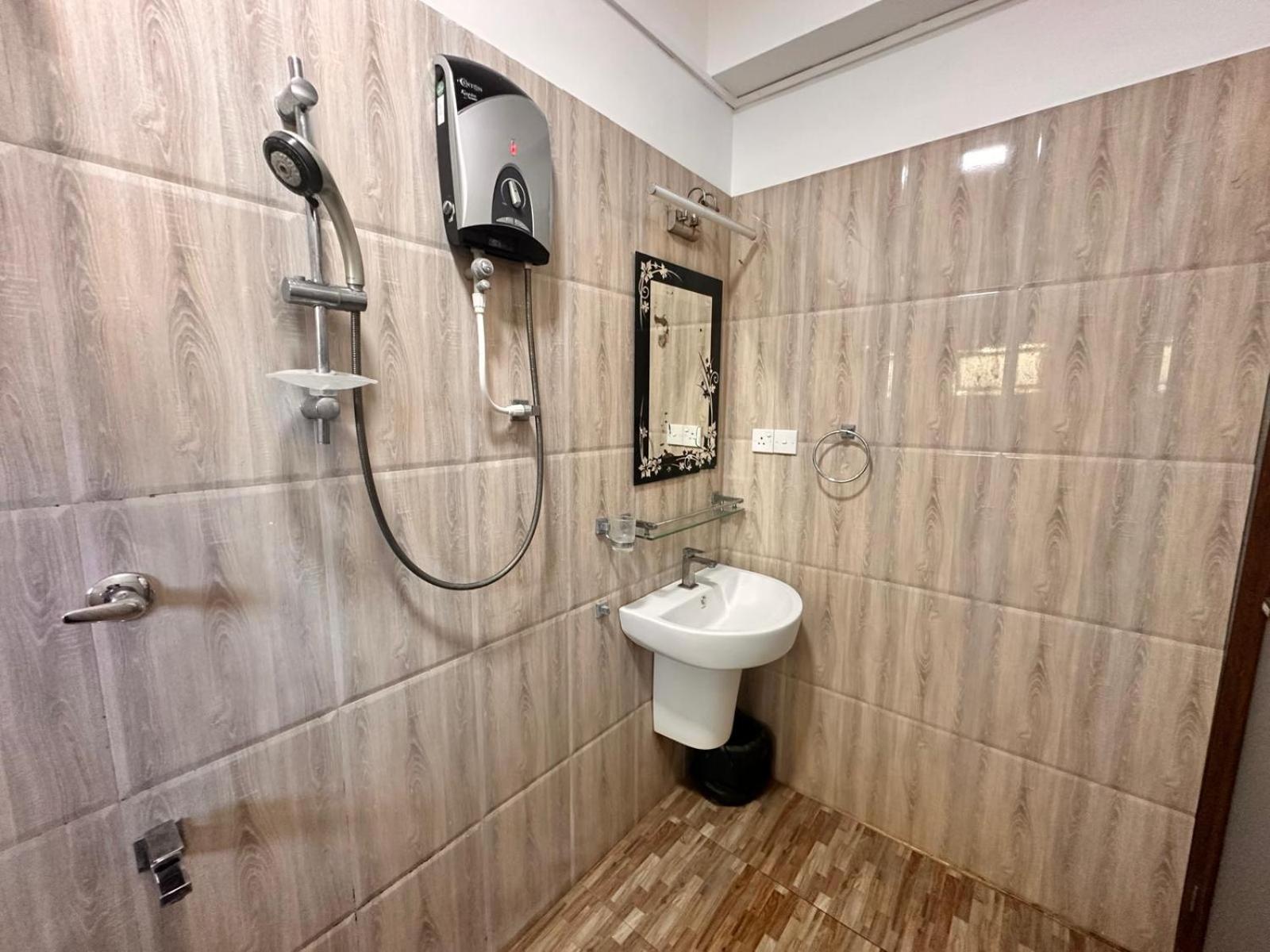 Holiday Villa تريكونامالاي المظهر الخارجي الصورة