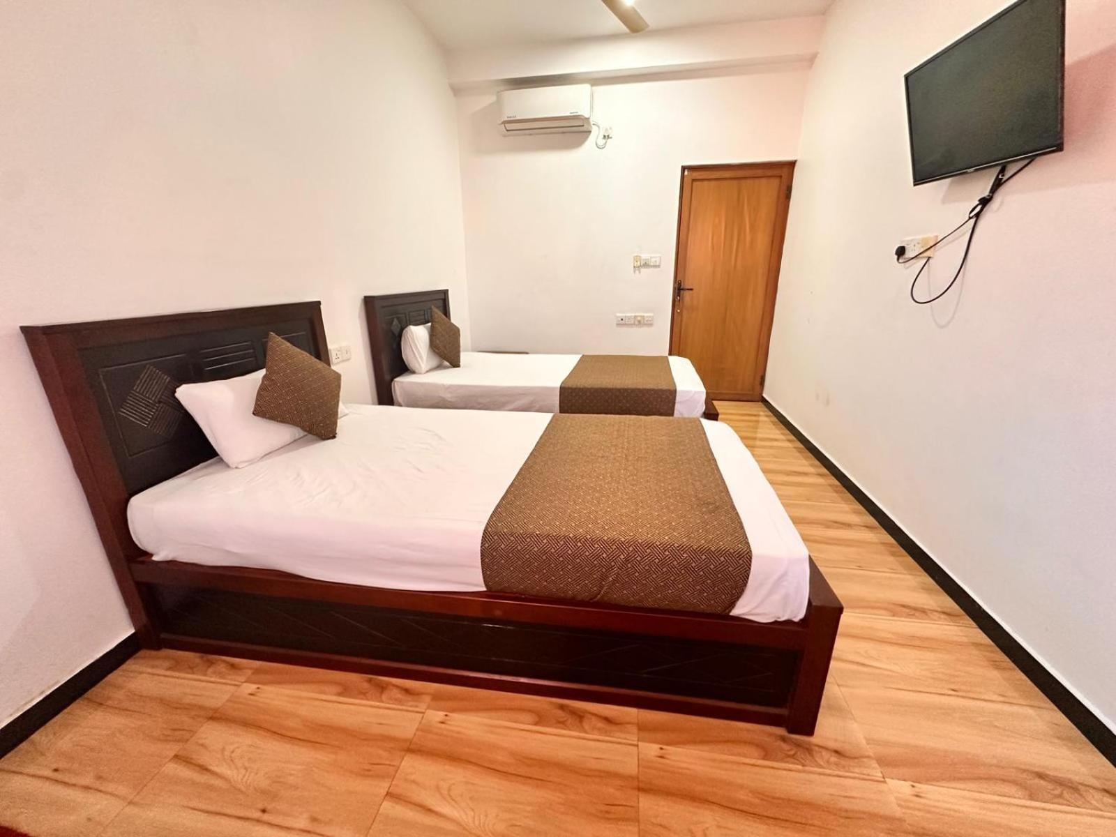 Holiday Villa تريكونامالاي المظهر الخارجي الصورة