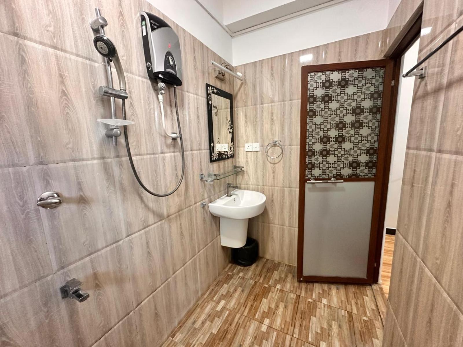Holiday Villa تريكونامالاي المظهر الخارجي الصورة